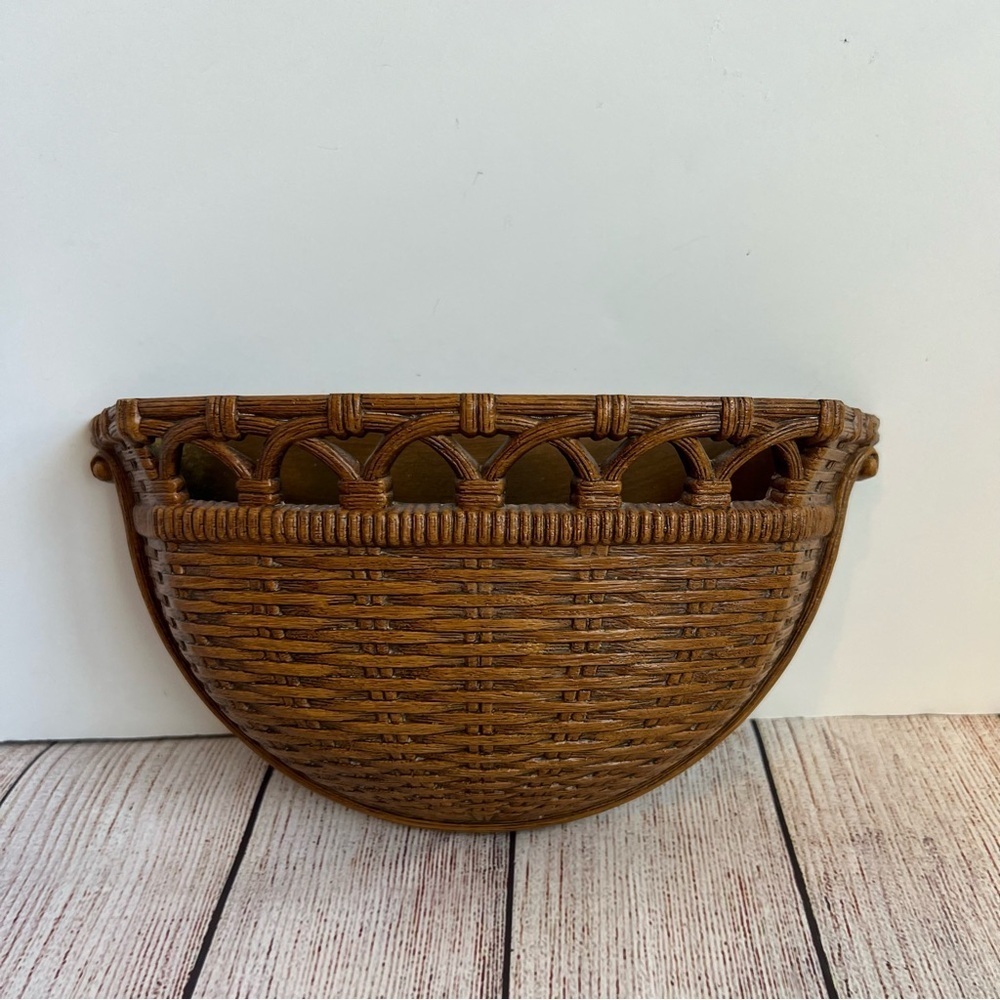 Homeco Vintage Brown Faux Weave Basket Wall Decor
